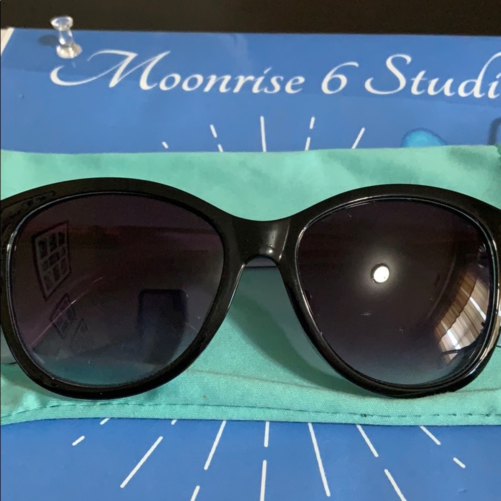 Sunglasses - Picture 3 of 7